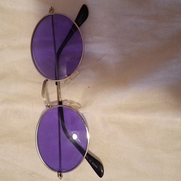 4 pack of various purple sunglasses - Picture 6 of 7